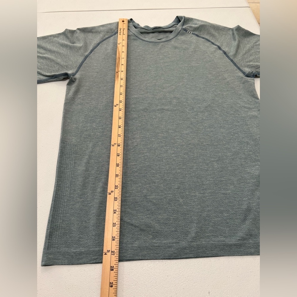 Lululemon Metal Vent Tech Surge Short
Sleeve XL ~L - Picture 6 of 9